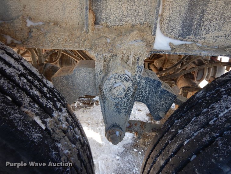 image for item FR9770 2004 East walking floor trailer