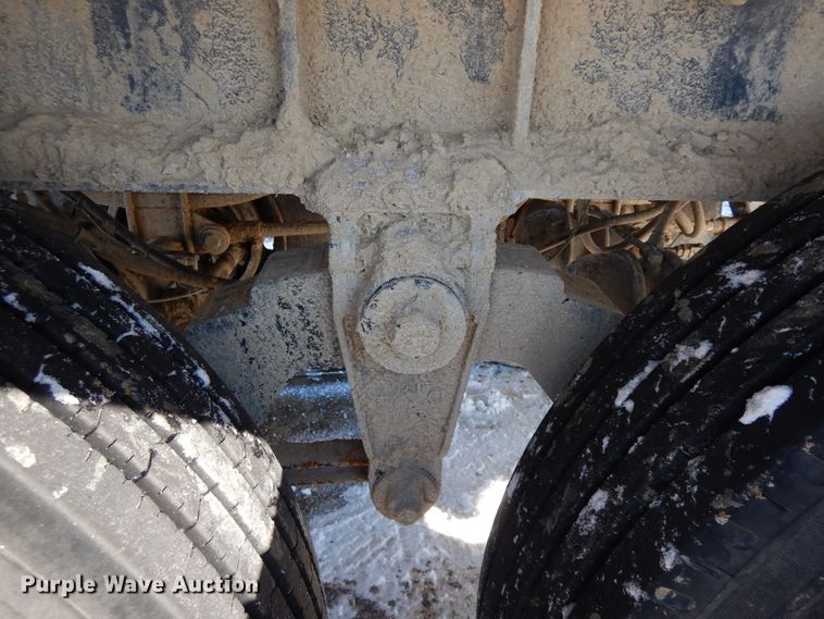 image for item FR9770 2004 East walking floor trailer