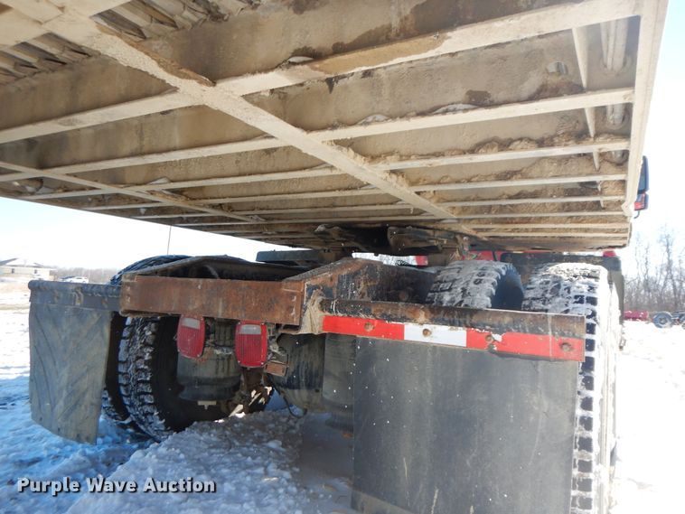 image for item FR9770 2004 East walking floor trailer