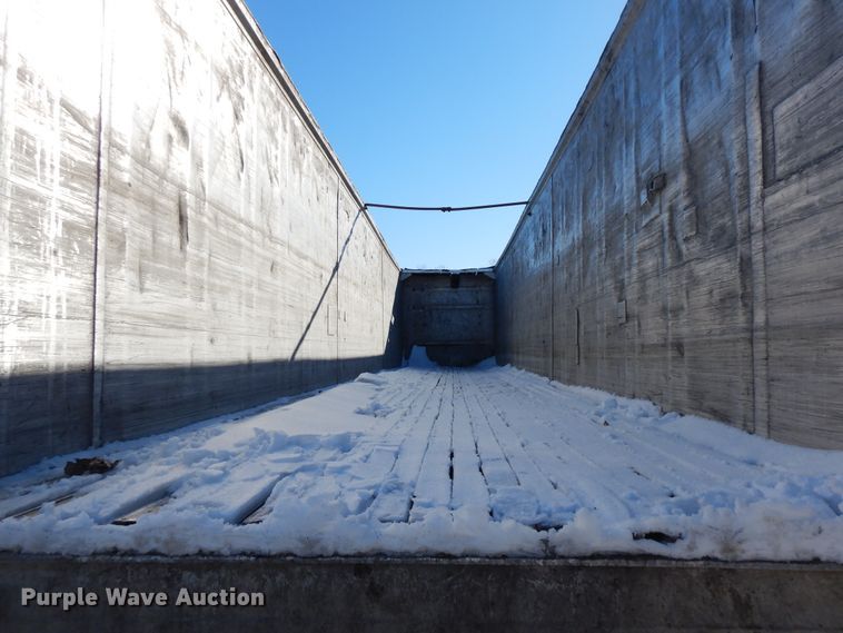 image for item FR9770 2004 East walking floor trailer