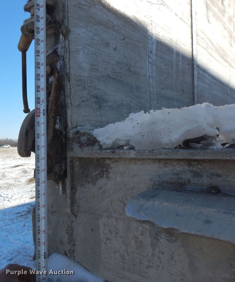 image for item FR9770 2004 East walking floor trailer