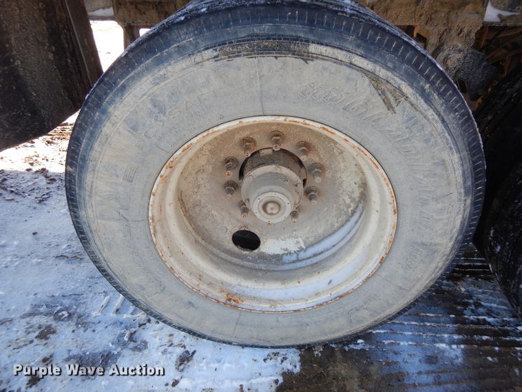 image for item FR9770 2004 East walking floor trailer