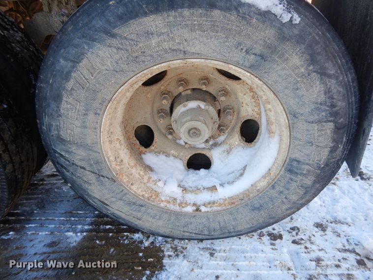 image for item FR9770 2004 East walking floor trailer