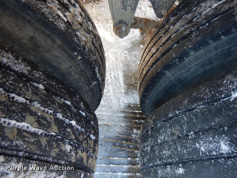 image for item FR9770 2004 East walking floor trailer