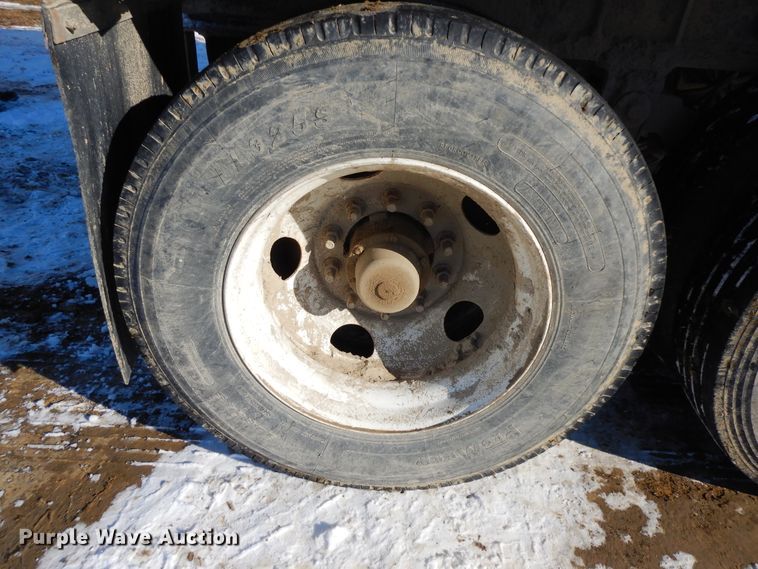 image for item FR9770 2004 East walking floor trailer