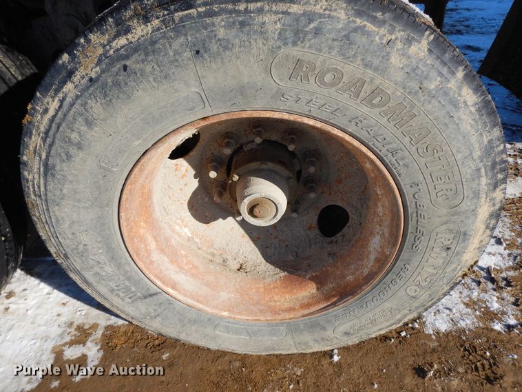 image for item FR9770 2004 East walking floor trailer