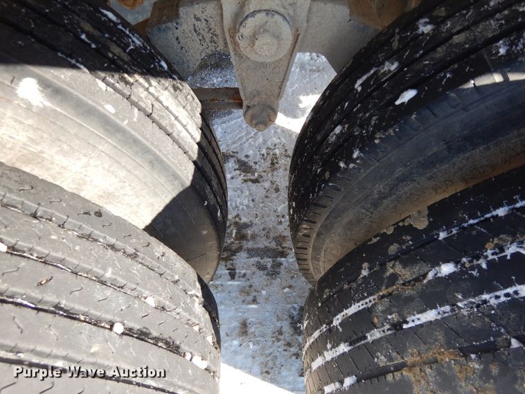 image for item FR9770 2004 East walking floor trailer