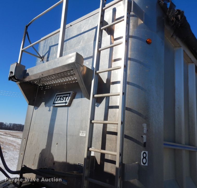 image for item FR9771 2016 East walking floor trailer