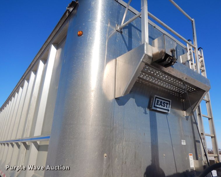 image for item FR9771 2016 East walking floor trailer