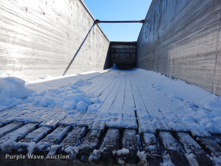 image for item FR9771 2016 East walking floor trailer