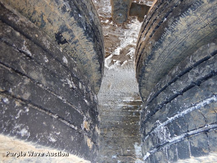 image for item FR9771 2016 East walking floor trailer