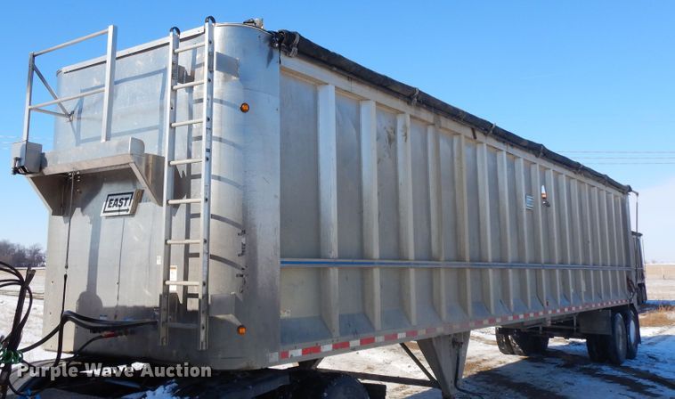 image for item FR9772 2016 East walking floor trailer