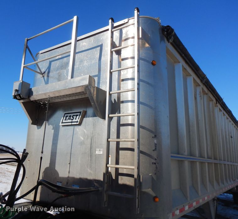 image for item FR9772 2016 East walking floor trailer