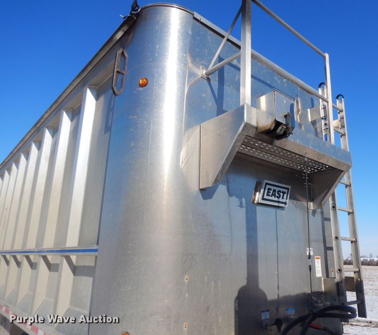 image for item FR9772 2016 East walking floor trailer