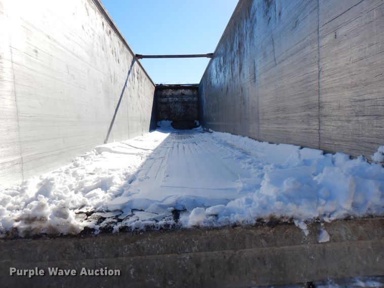 image for item FR9772 2016 East walking floor trailer