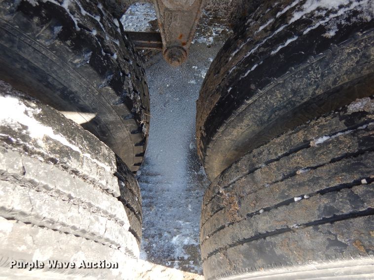 image for item FR9772 2016 East walking floor trailer