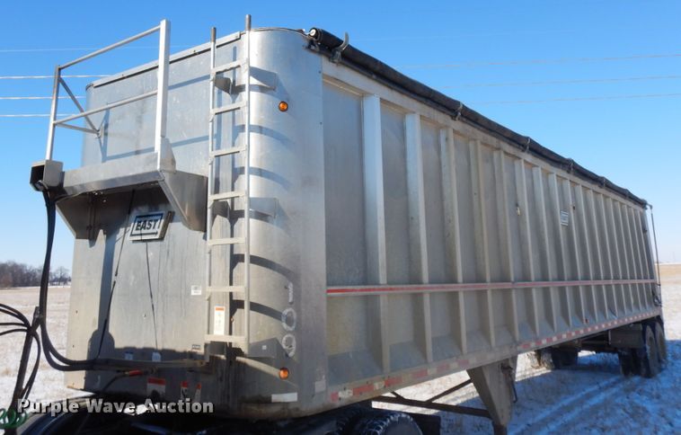 image for item FR9773 2012 East walking floor trailer