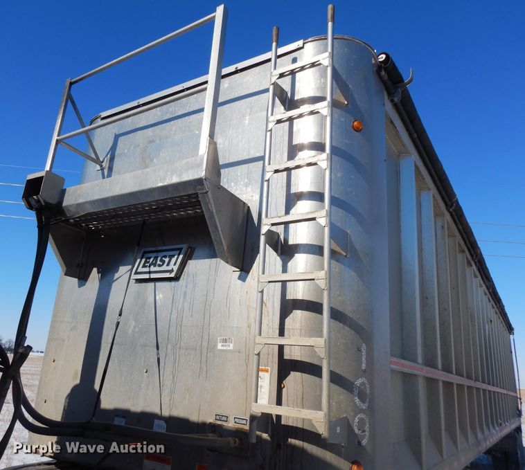 image for item FR9773 2012 East walking floor trailer