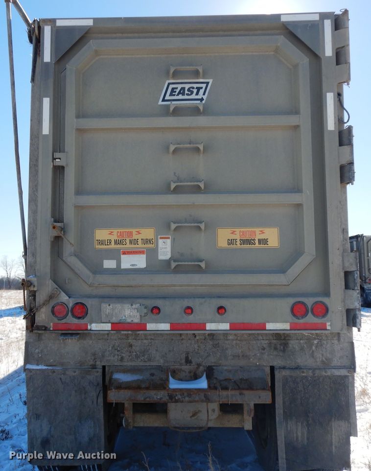 image for item FR9773 2012 East walking floor trailer