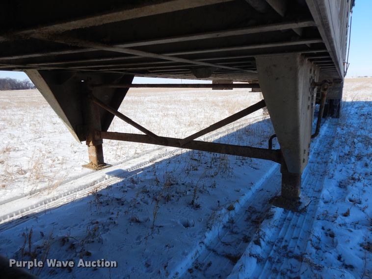 image for item FR9773 2012 East walking floor trailer