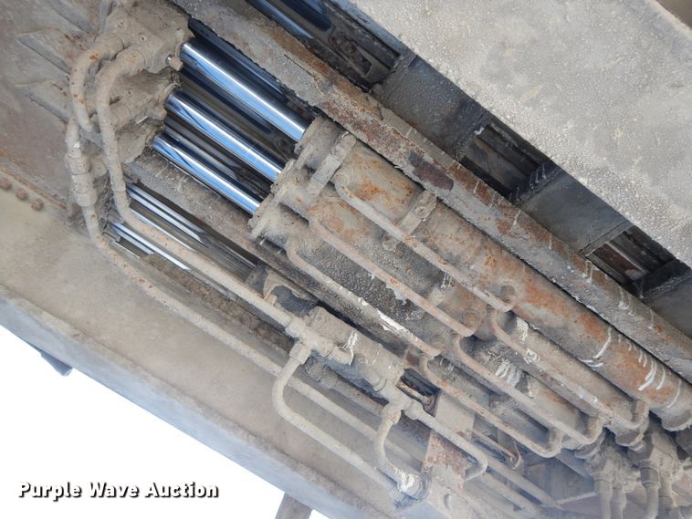 image for item FR9773 2012 East walking floor trailer