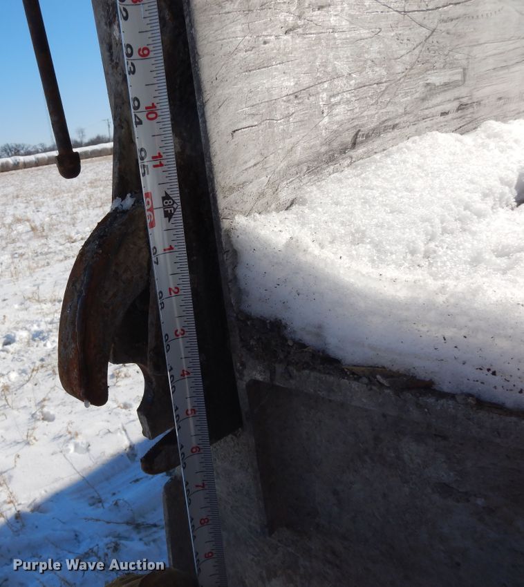 image for item FR9773 2012 East walking floor trailer