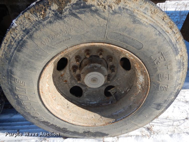 image for item FR9773 2012 East walking floor trailer