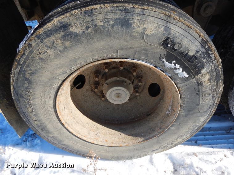 image for item FR9773 2012 East walking floor trailer