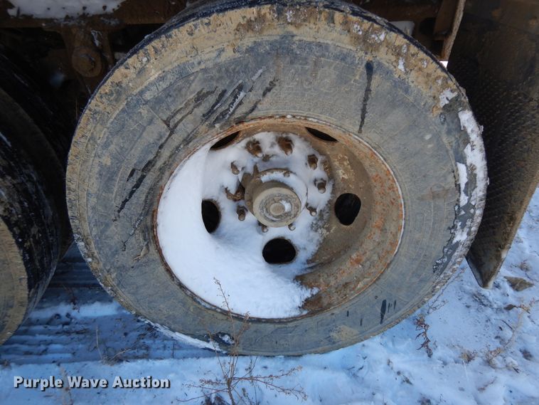 image for item FR9773 2012 East walking floor trailer