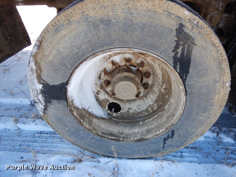 image for item FR9773 2012 East walking floor trailer