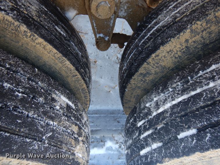 image for item FR9773 2012 East walking floor trailer