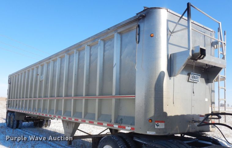 image for item FR9774 2011 East walking floor trailer