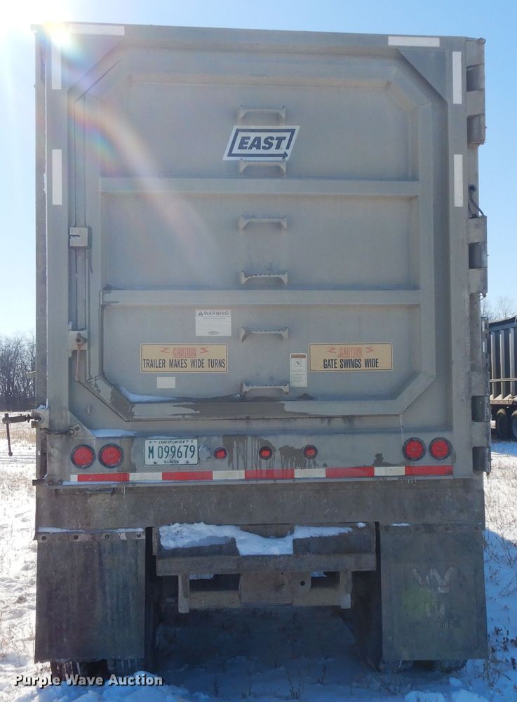 image for item FR9774 2011 East walking floor trailer