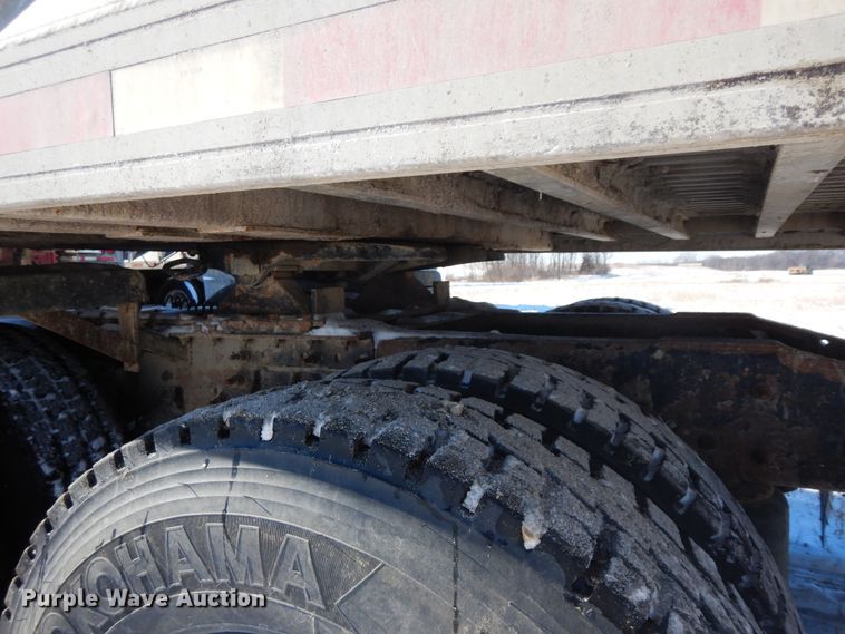 image for item FR9774 2011 East walking floor trailer