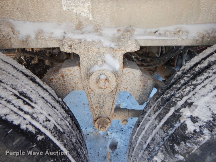 image for item FR9774 2011 East walking floor trailer