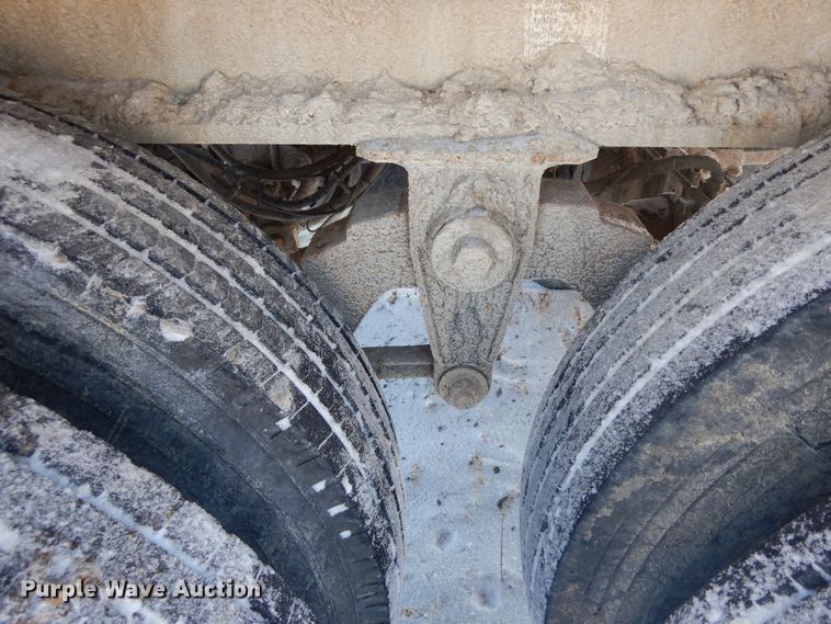 image for item FR9774 2011 East walking floor trailer