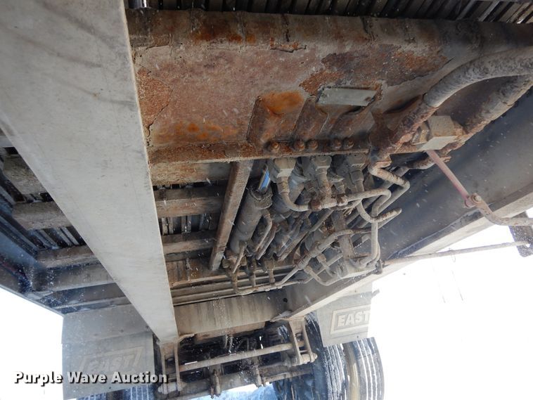 image for item FR9774 2011 East walking floor trailer