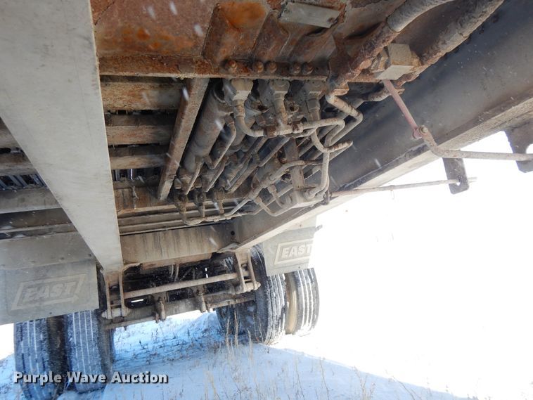 image for item FR9774 2011 East walking floor trailer