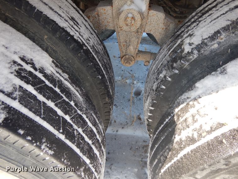 image for item FR9774 2011 East walking floor trailer