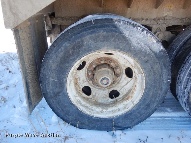 image for item FR9774 2011 East walking floor trailer