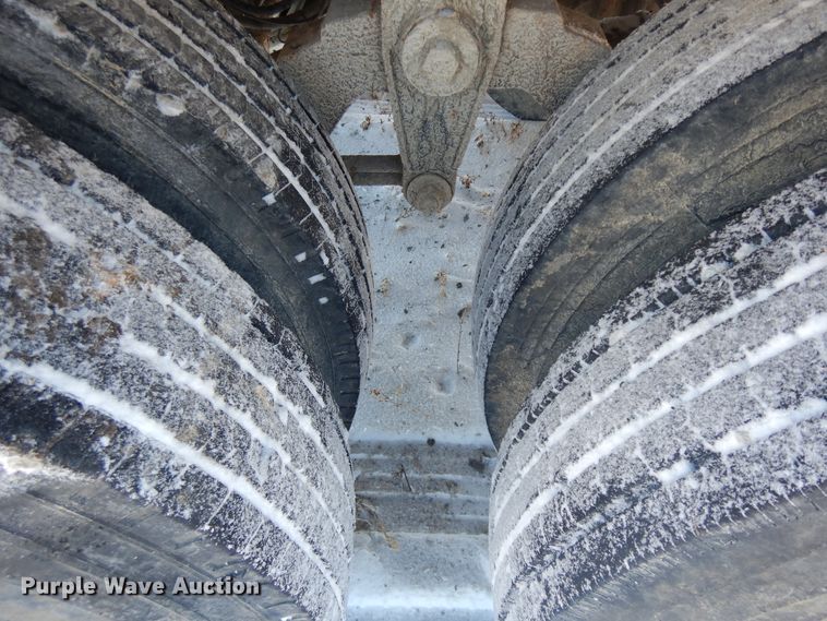 image for item FR9774 2011 East walking floor trailer