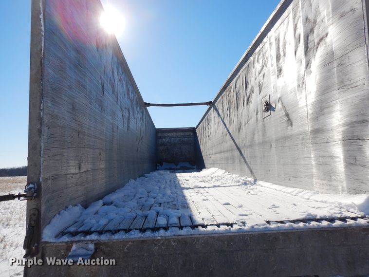 image for item FR9774 2011 East walking floor trailer