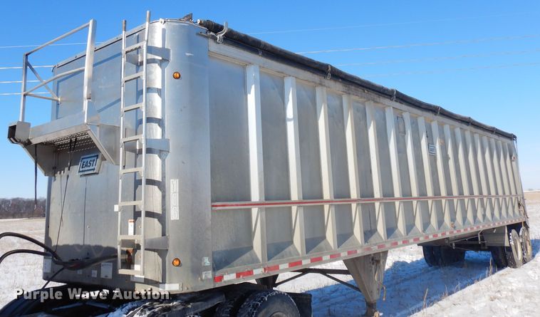 image for item FR9775 2011 East walking floor trailer