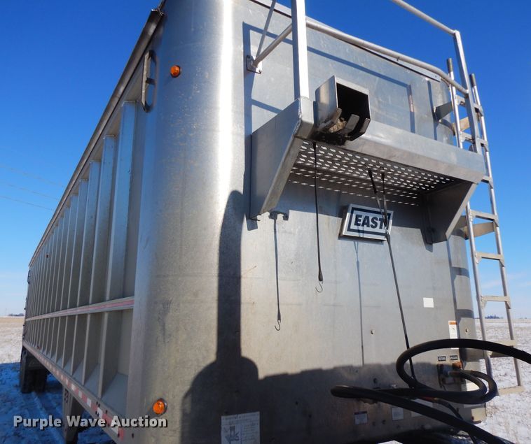 image for item FR9775 2011 East walking floor trailer