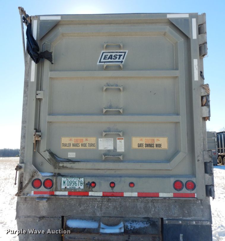 image for item FR9775 2011 East walking floor trailer