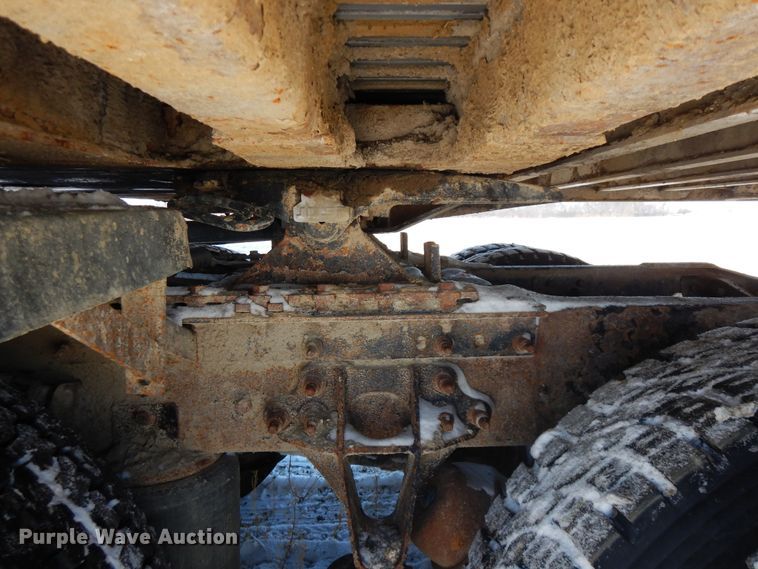 image for item FR9775 2011 East walking floor trailer