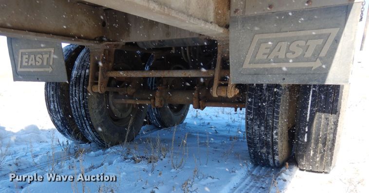 image for item FR9775 2011 East walking floor trailer