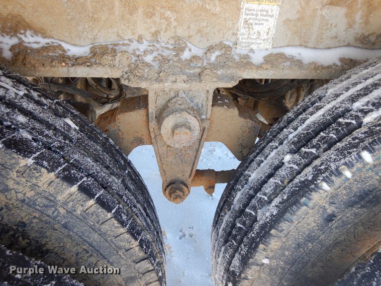 image for item FR9775 2011 East walking floor trailer