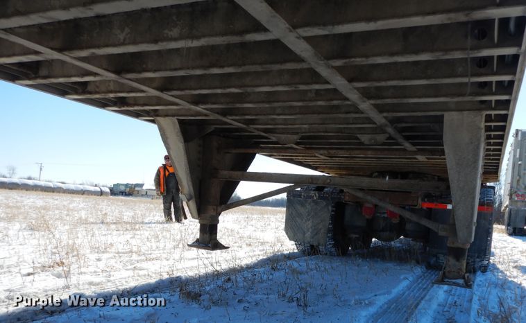 image for item FR9775 2011 East walking floor trailer