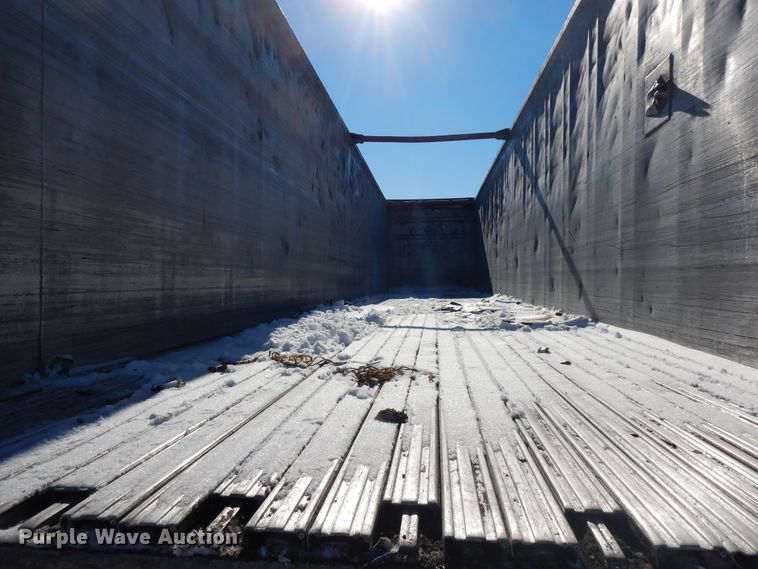 image for item FR9775 2011 East walking floor trailer